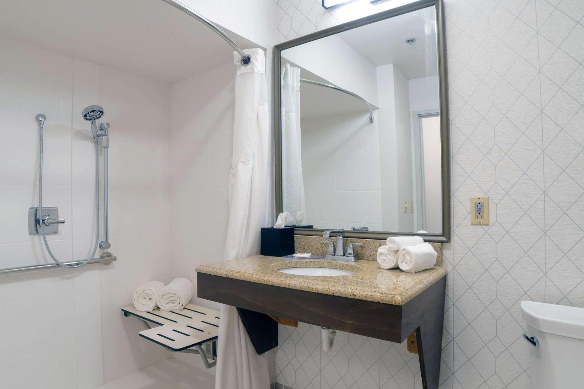 Comfort Inn & Suites Nw Milwaukee Germantown 外观 照片