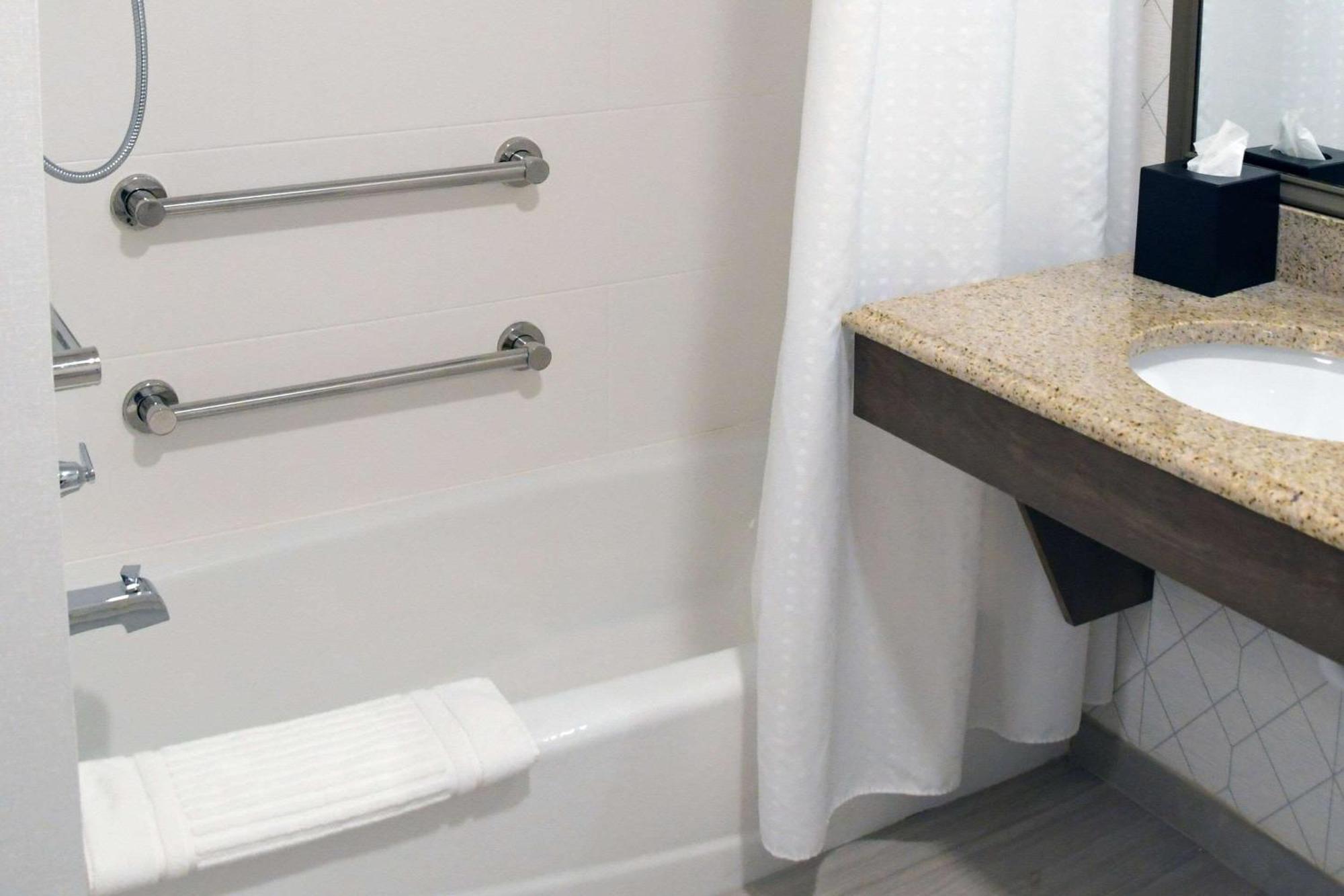 Comfort Inn & Suites Nw Milwaukee Germantown 外观 照片