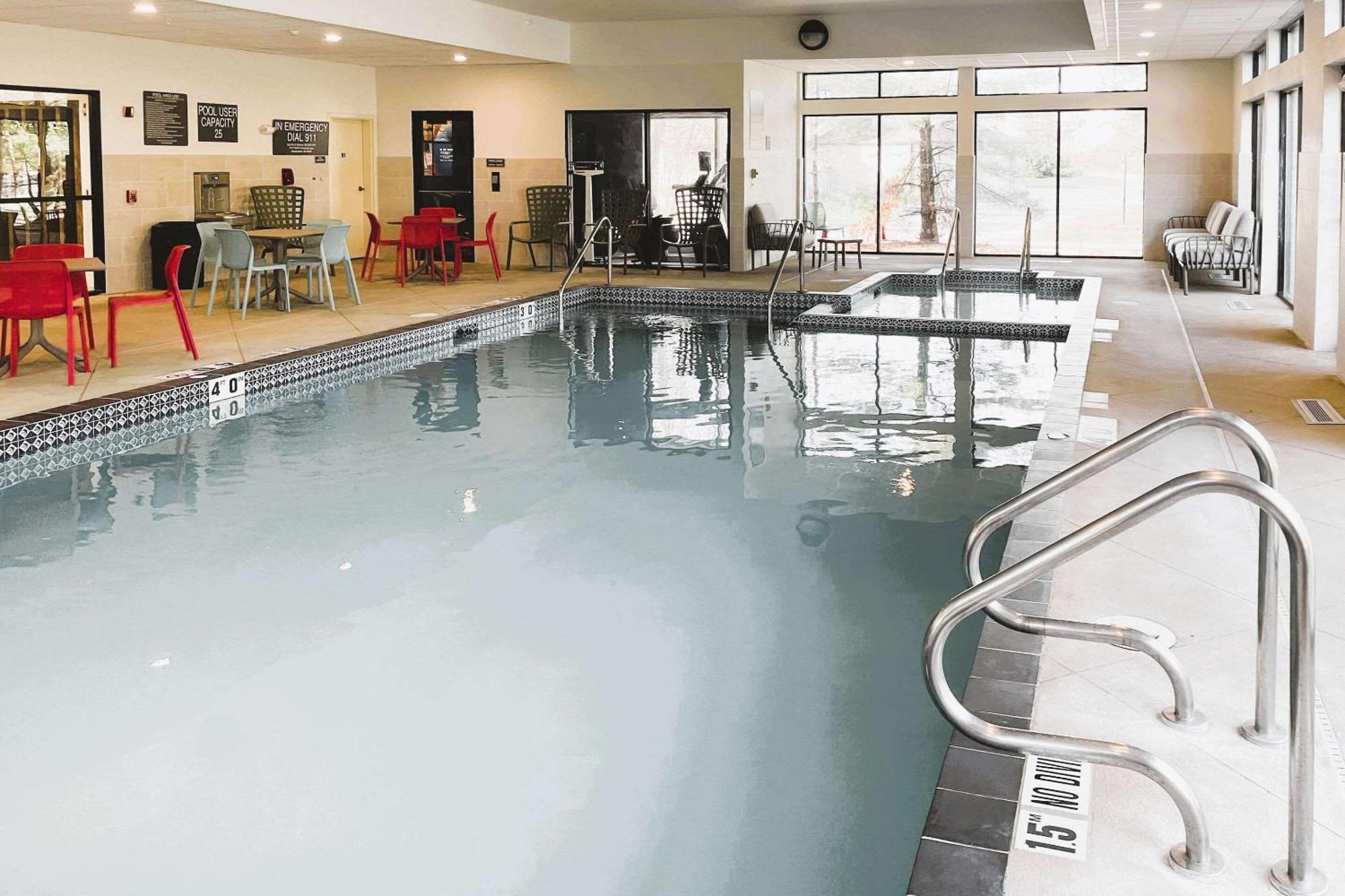 Comfort Inn & Suites Nw Milwaukee Germantown 外观 照片